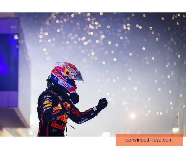 F1赛季最新动态:维斯塔潘连胜纪录刷新 红牛车队引擎改进助力表现 F1赛季最新动态:维斯塔潘连胜纪录刷新 红牛车队引擎改进助力表现