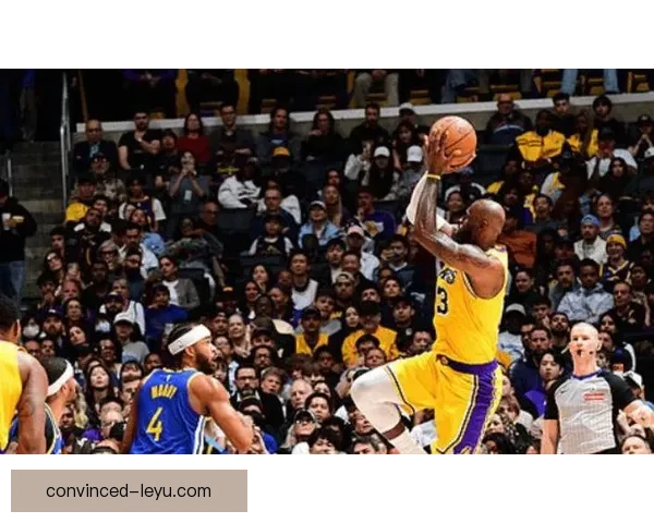 詹姆斯关键三分绝杀湖人力克勇士重返西部前三焦点大战再掀高潮