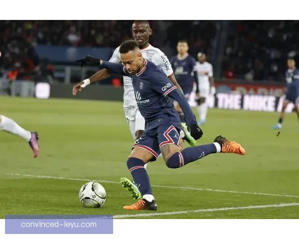 法甲联赛最新动态 巴黎圣日耳曼与里昂的激烈对决引发广泛关注